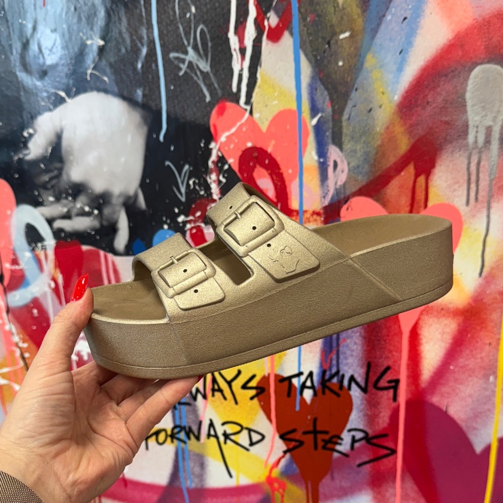 Stylish Gold Women's Buckle Sandals